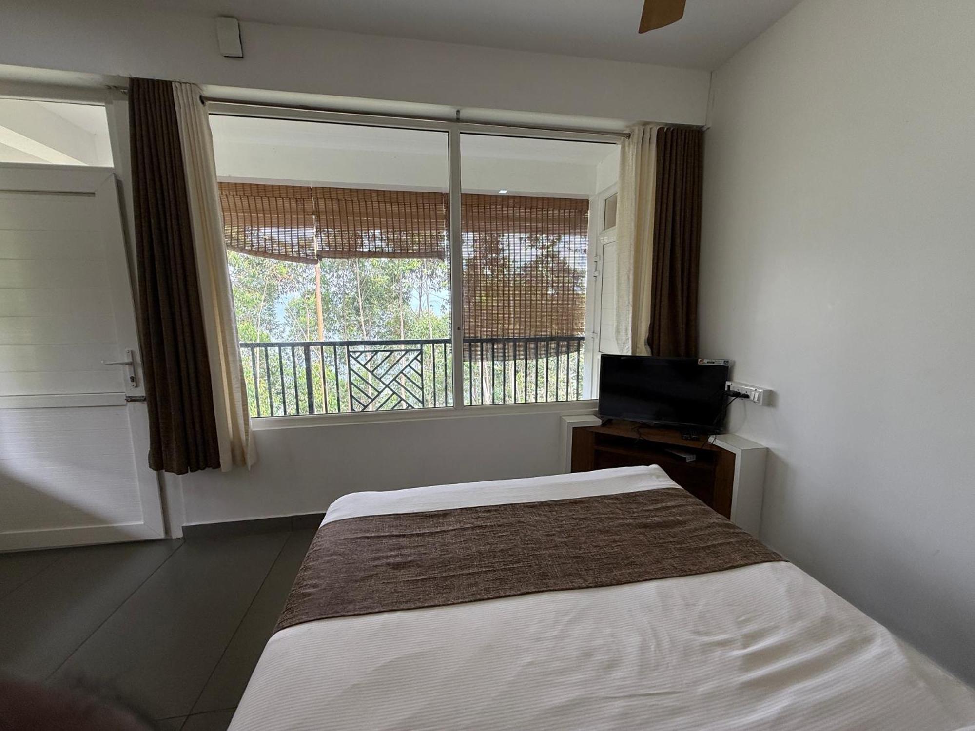 Honey Rock Hotel Kanthalloor Екстериор снимка