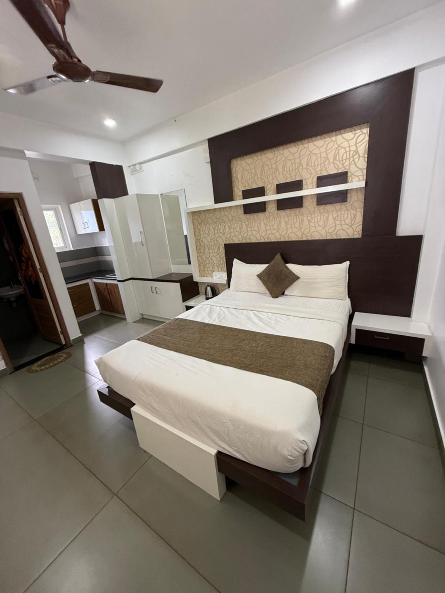 Honey Rock Hotel Kanthalloor Екстериор снимка