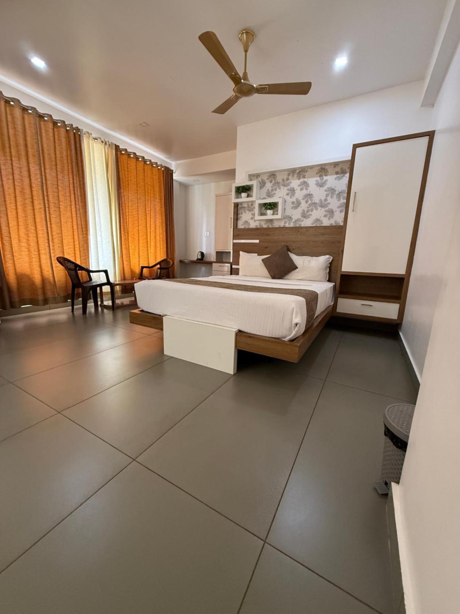 Honey Rock Hotel Kanthalloor Екстериор снимка