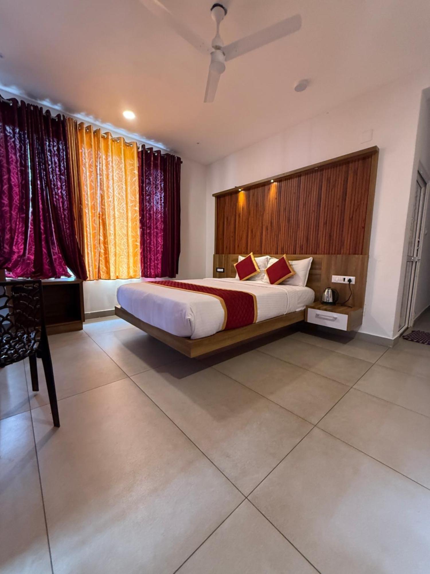 Honey Rock Hotel Kanthalloor Екстериор снимка